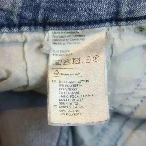 H & M Mid Rise Denim Booty Shorts Stretchy with Rolled Hem Size 10 - Picture 6 of 8